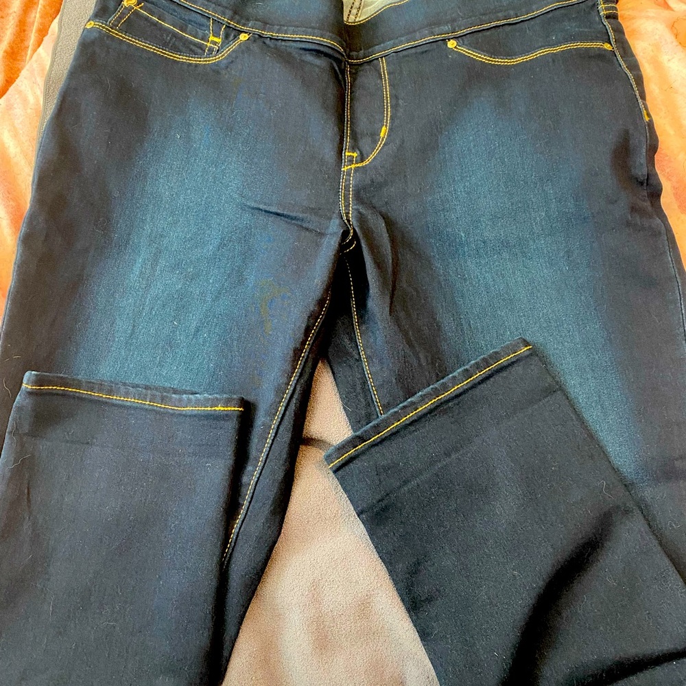 Denizen Levi’s pull on ankle crop jeans